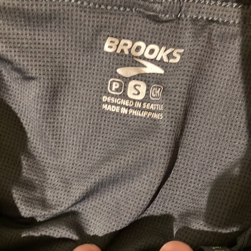 Brooks - Short Running Shorts With Net - image 4